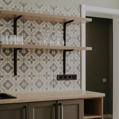 Historical Old City Apartment: Spacious Balcony Retreat Kamianets-Podilskyi Exterior photo