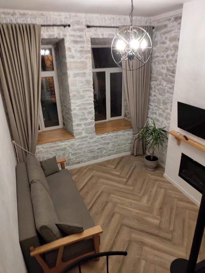 Historical Old City Apartment: Spacious Balcony Retreat Kamianets-Podilskyi Exterior photo