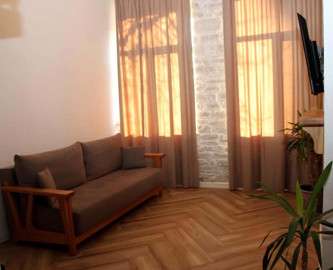 Historical Old City Apartment: Spacious Balcony Retreat Kamianets-Podilskyi Room photo