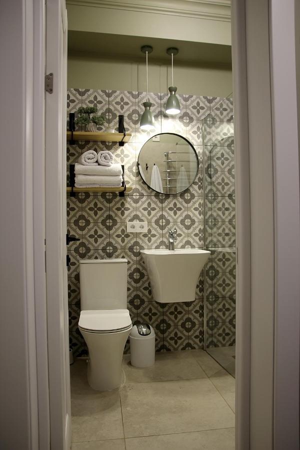 Historical Old City Apartment: Spacious Balcony Retreat Kamianets-Podilskyi Room photo