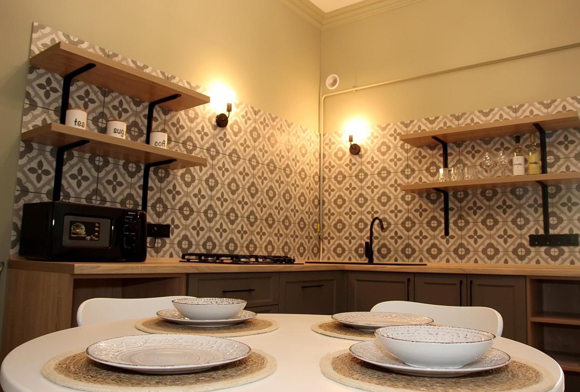 Historical Old City Apartment: Spacious Balcony Retreat Kamianets-Podilskyi Room photo